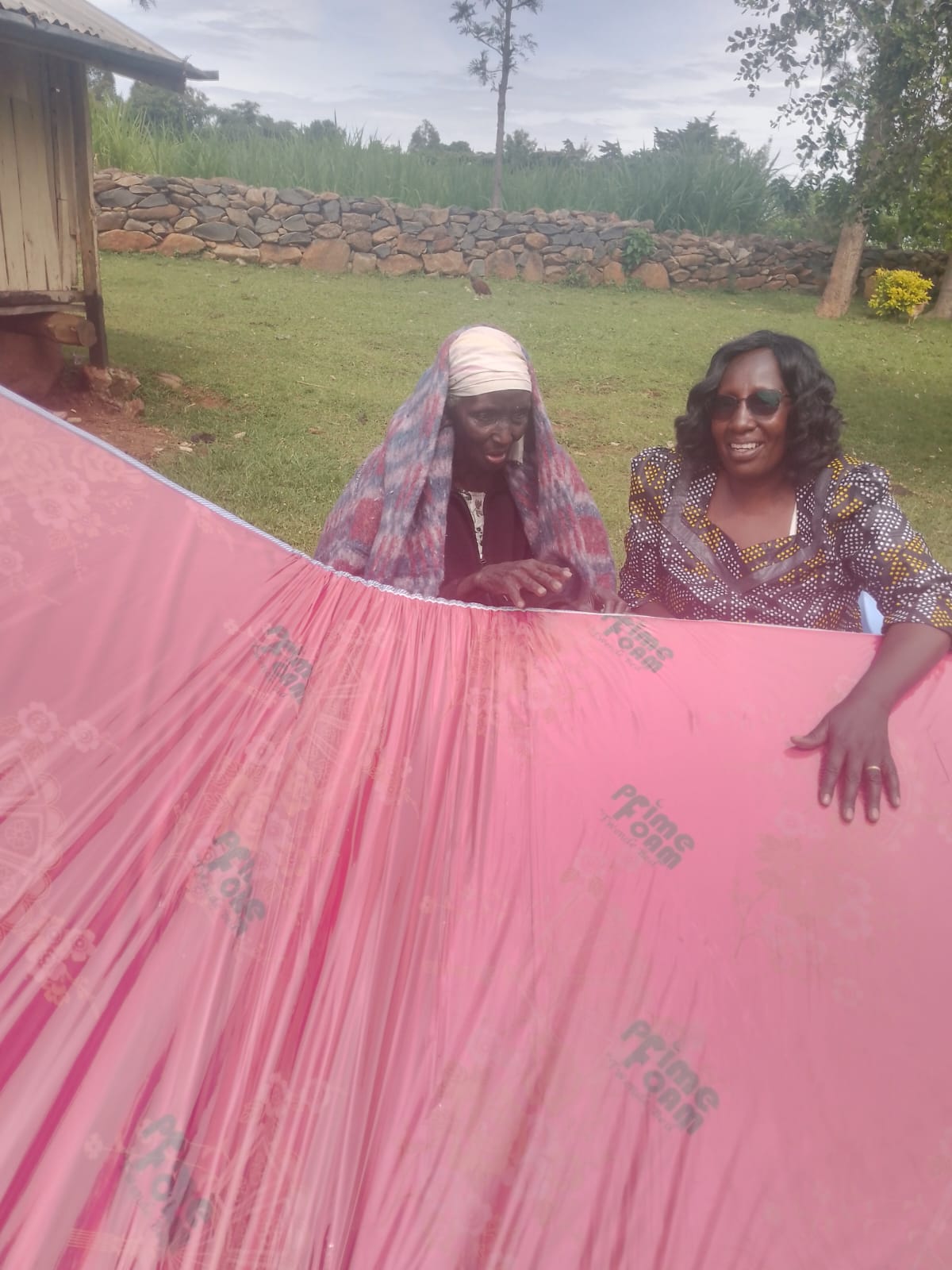 Delivering mattresses to elders — Meteitei